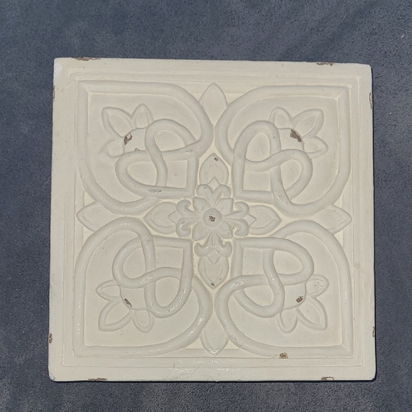Decorative Cream Wall Tile - Picture 1 of 1
